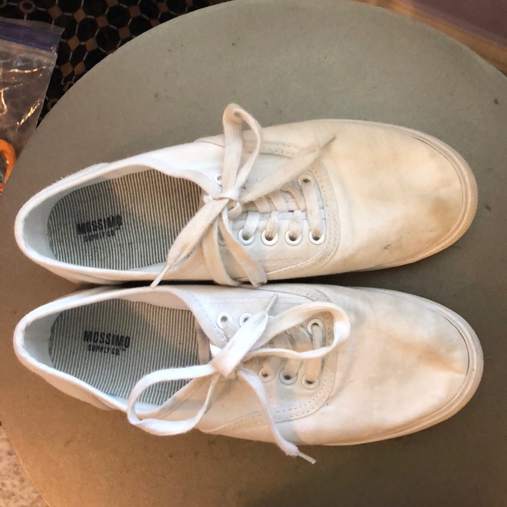 white tennis shoes